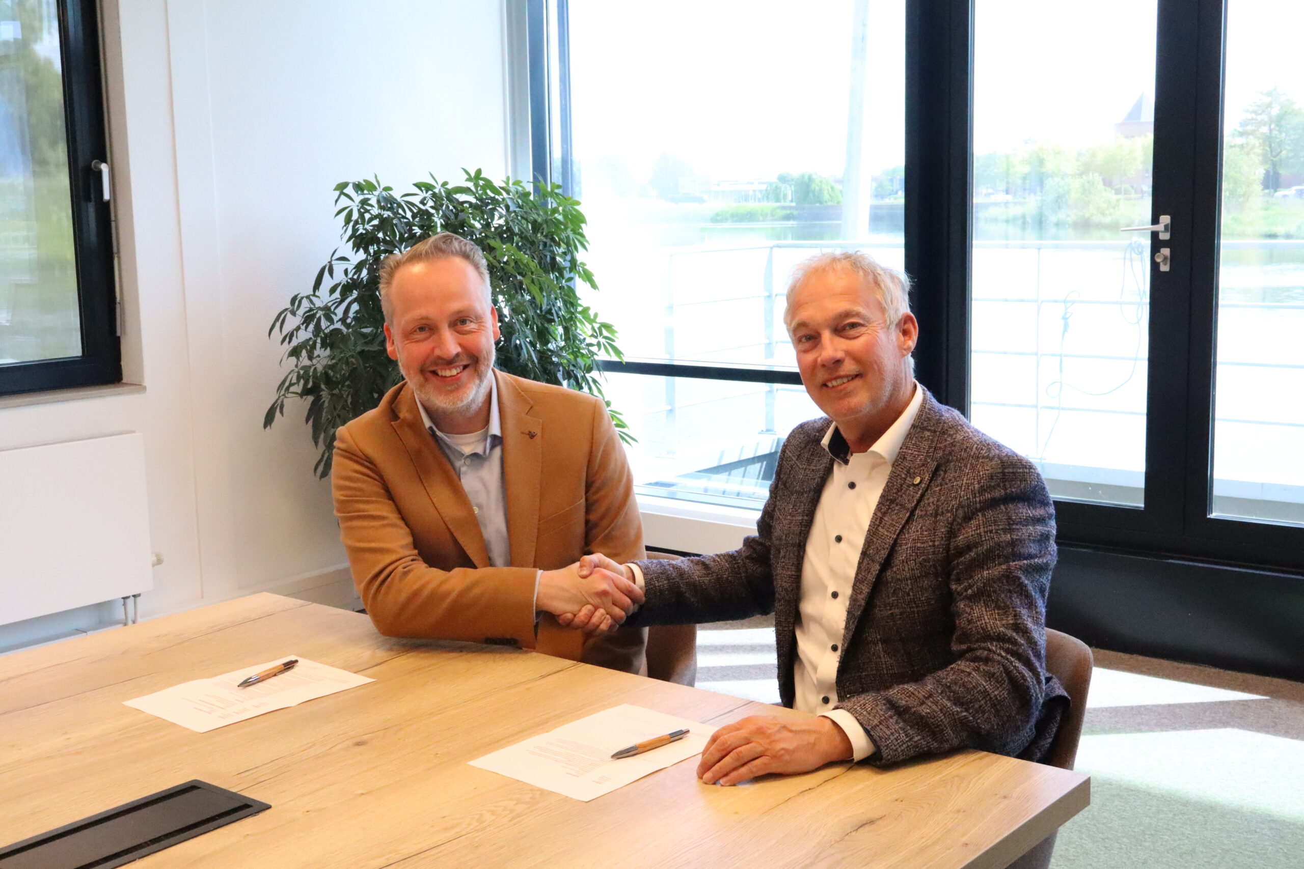 Protinus IT en Intrakoop tekenen nieuw contract: ambitieuze samenwerking voor wendbare ICT-oplossingen in de zorg